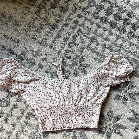 Cute floral top - Picture 2 of 2